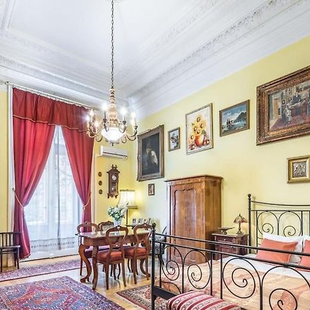Jozsef-Corvin Central Budapeste Exterior foto