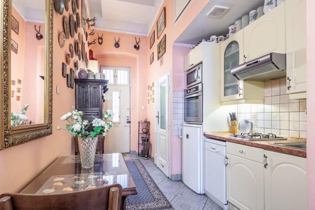 Jozsef-Corvin Central Budapeste Exterior foto