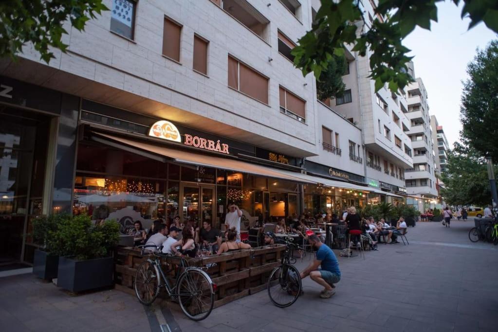 Jozsef-Corvin Central Budapeste Exterior foto
